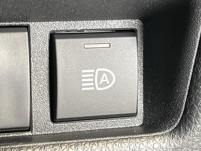 シエンタ ハイブリッドX 登録済未使用車 電動スライドドア セーフティセンス レーダークルーズ コーナーセンサー スマートキー LEDヘッド オートハイビーム 車線逸脱警報 オートライト オートエアコン ステアリングスイッチ(5枚目)