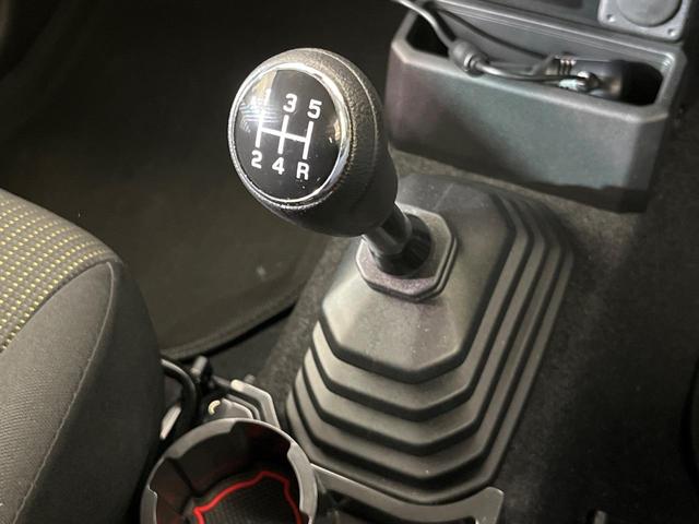 ジムニーシエラ ＪＣ　４ＷＤ　５ＭＴ　セーフティサポート　禁煙車　２トーンカラー　シートヒーター　コーナーセンサー　スマートキー　ＬＥＤヘッド　クルコン　オートマチックハイビーム　オートライト　オートエアコン（3枚目）
