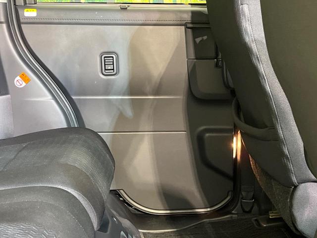 ルーミー カスタムＧ　両側電動ドア　純正９インチディスプレイオーディオ　バックカメラ　スマートアシスト　アダプティブクルーズ　禁煙車　コーナーセンサー　スマートキー　ＬＥＤヘッド　オートハイビーム　車線逸脱警報（56枚目）