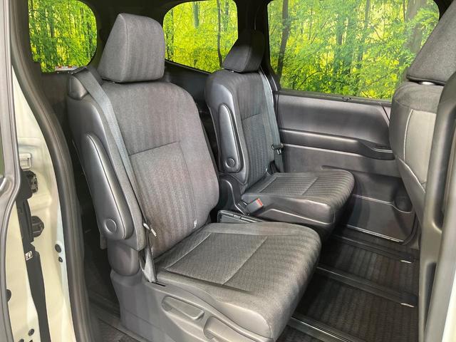 後部座席も気になるようなキズ・汚れやへたり等、大きなダメージはなく、良好な状態です。