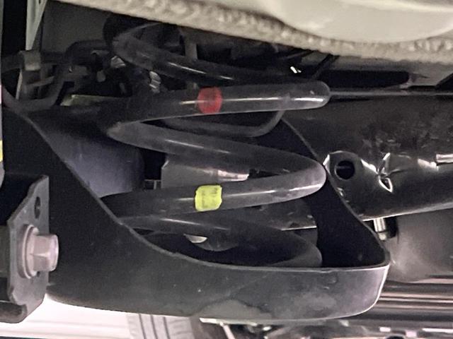 お車を安心してお乗りいただく為には、足回りの定期点検が欠かせません。サービスサポート（有償保証）では無料点検もご提供しており、安心のカーライフをお過ごしいただけるサポート体制が整っています。