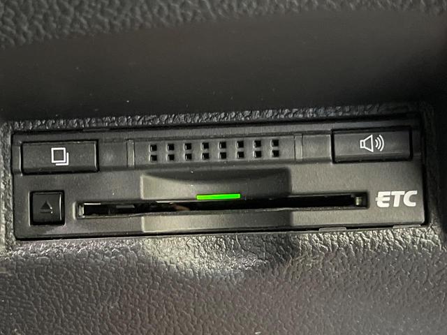 プリウス Ｓ　純正９インチＳＤナビ　バックカメラ　禁煙車　スマートキー　ＬＥＤヘッド　ＥＴＣ　純正１５インチアルミ　オートライト　オートエアコン　Ｂｌｕｅｔｏｏｔｈ再生　ＣＤ再生　ＤＶＤ再生　　フルセグ（5枚目）