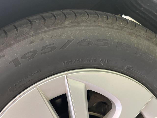 プリウス Ｓ　純正９インチＳＤナビ　バックカメラ　禁煙車　スマートキー　ＬＥＤヘッド　ＥＴＣ　純正１５インチアルミ　オートライト　オートエアコン　Ｂｌｕｅｔｏｏｔｈ再生　ＣＤ再生　ＤＶＤ再生　　フルセグ（29枚目）