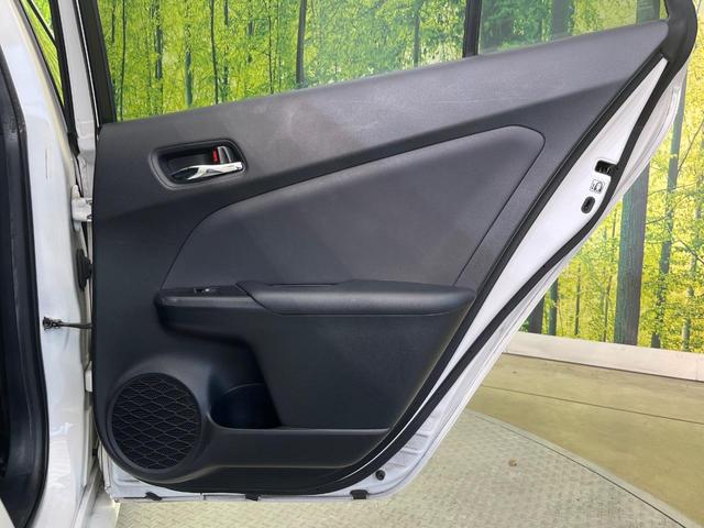 プリウス Ｓ　純正９インチＳＤナビ　バックカメラ　禁煙車　スマートキー　ＬＥＤヘッド　ＥＴＣ　純正１５インチアルミ　オートライト　オートエアコン　Ｂｌｕｅｔｏｏｔｈ再生　ＣＤ再生　ＤＶＤ再生　　フルセグ（44枚目）