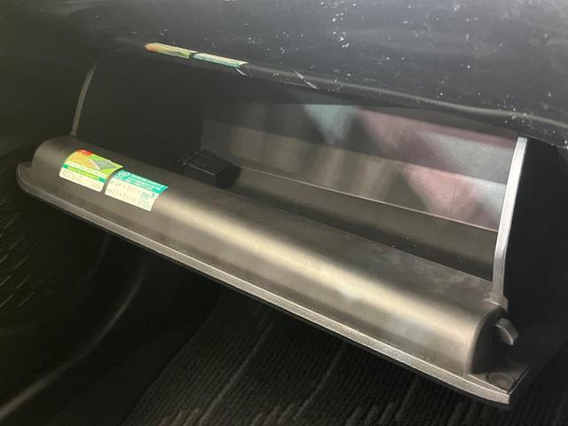 プリウス Ｓ　純正９インチＳＤナビ　バックカメラ　禁煙車　スマートキー　ＬＥＤヘッド　ＥＴＣ　純正１５インチアルミ　オートライト　オートエアコン　Ｂｌｕｅｔｏｏｔｈ再生　ＣＤ再生　ＤＶＤ再生　　フルセグ（56枚目）