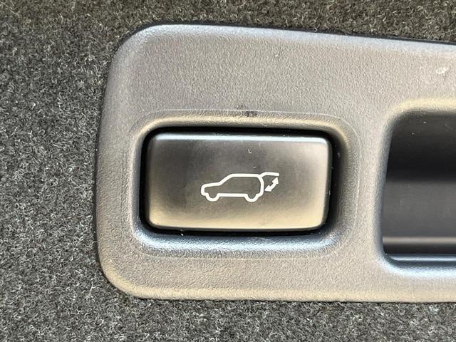 ハリアー プレミアム　バックカメラ　トヨタセーフティセンス　禁煙車　電動リアゲート　ハーフレザーシート　パワーシート　スマートキー　ＬＥＤヘッド　ビルトインＥＴＣ　クルコン　純正１８インチアルミ　オートハイビーム（6枚目）