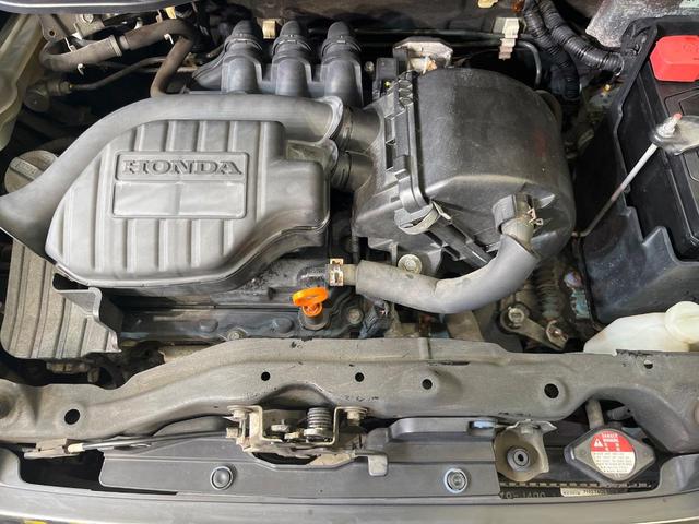 Ｎ－ＢＯＸ Ｇ・Ｌパッケージ　電動スライドドア　禁煙車　スマートキー　ＨＩＤヘッド　ディスプレイオーディオ　純正１４インチアルミ　オートライト　オートエアコン　ステアリングスイッチ　アームレスト　電動格納ミラー（18枚目）