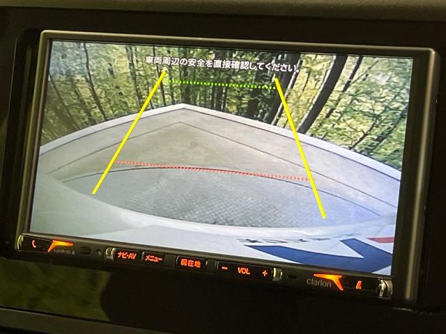 【バックカメラ】駐車時に後方がリアルタイム映像で確認できます。大型商業施設や立体駐車場での駐車時や、夜間のバック時に大活躍！運転スキルに関わらず、今や必須となった装備のひとつです！