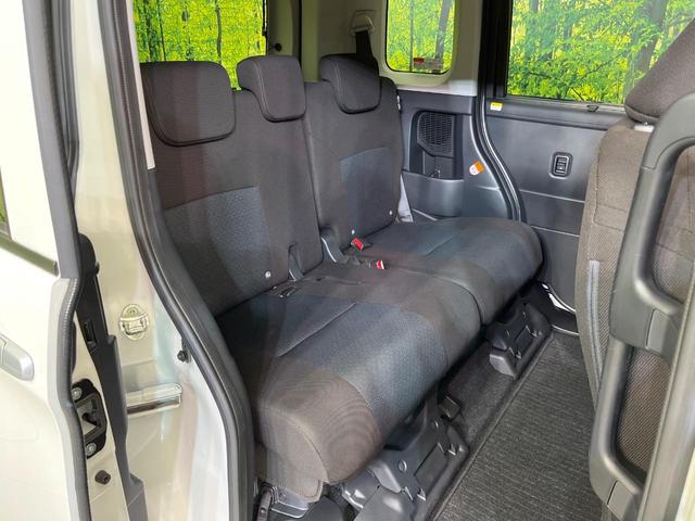 後部座席も気になるようなキズ・汚れやへたり等、大きなダメージはなく、良好な状態です。