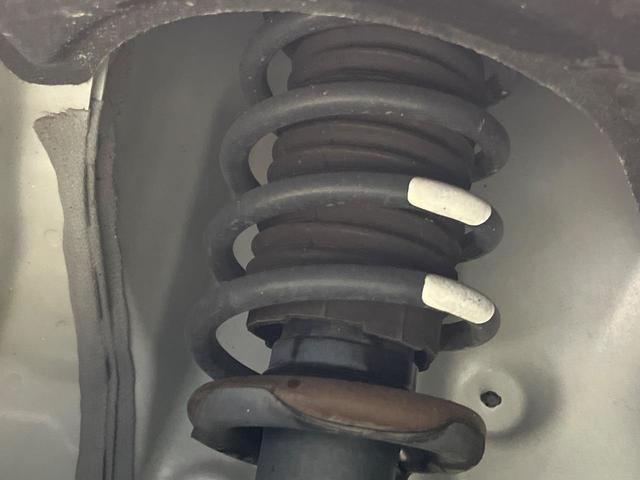 お車を安心してお乗りいただく為には、足回りの定期点検が欠かせません。サービスサポート（有償保証）では無料点検もご提供しており、安心のカーライフをお過ごしいただけるサポート体制が整っています。