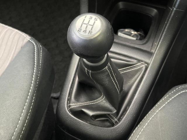 スイフト ＲＳ　ＭＴ車　禁煙車　スマートキー　ＥＴＣ　純正１６インチアルミ　オートライト　オートエアコン　ＣＤ再生　フォグライト　ドアバイザー（3枚目）