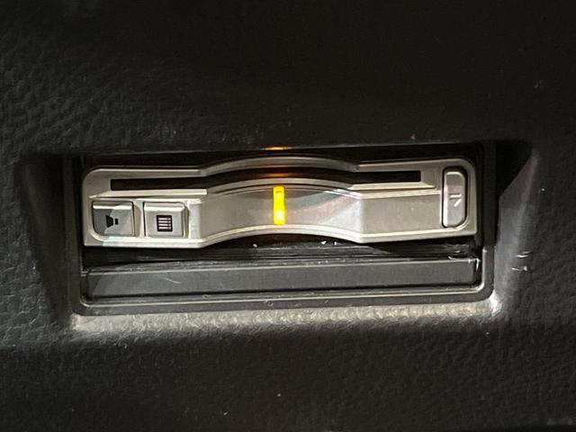 スイフト ＲＳ　ＭＴ車　禁煙車　スマートキー　ＥＴＣ　純正１６インチアルミ　オートライト　オートエアコン　ＣＤ再生　フォグライト　ドアバイザー（4枚目）