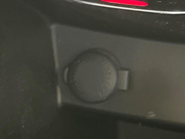 スイフト ＲＳ　ＭＴ車　禁煙車　スマートキー　ＥＴＣ　純正１６インチアルミ　オートライト　オートエアコン　ＣＤ再生　フォグライト　ドアバイザー（51枚目）