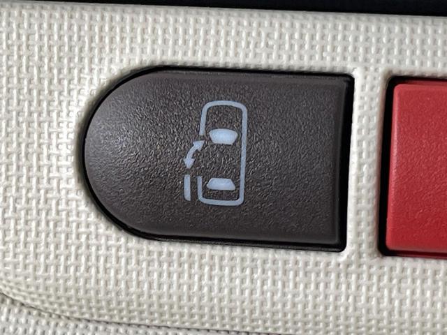 【パワースライドドア】スマートキーや運転席のスイッチでスライドドアの開閉が可能♪電動だから力を入れてドアを開ける必要が無く、小さいお子様でも、重い荷物を持っている時もラクに開け閉めできます♪