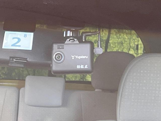 【ドライブレコーダー】安心・安全なカーライフに必須のドライブレコーダーを装備！走行中はもちろん、あおり運転や事故に遭遇した際の状況も映像で記録し、万一のリスクに備えます。