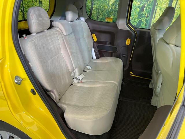後部座席も気になるようなキズ・汚れやへたり等、大きなダメージはなく、良好な状態です。