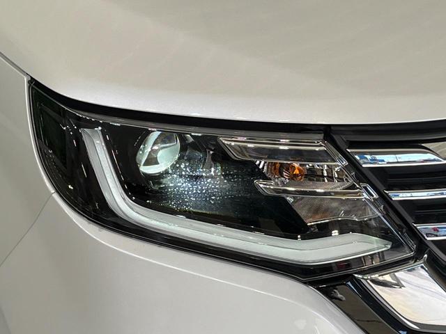 ソリオ ハイブリッドＭＺ　両側電動ドア　純正８型ナビ　セーフティサポート　アダプティブクルーズ　禁煙車　ドラレコ　シートヒーター　コーナーセンサー　スマートキー　ＬＥＤヘッド　ＥＴＣ　車線逸脱警報　オートハイビーム（12枚目）