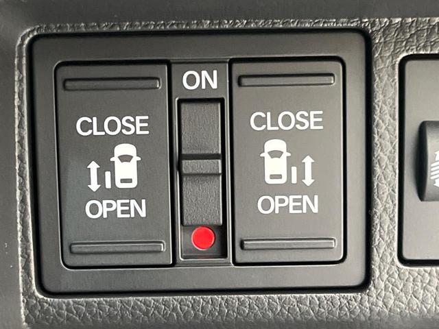 ステップワゴン スパーダ　両側電動ドア　純正１１型ナビ　バックカメラ　ホンダセンシング　レーダークルーズ　パワーバックドア　ハーフレザーシート　シートヒーター　コーナーセンサー　スマートキー　ＬＥＤヘッド　純正１６インチアルミ（3枚目）