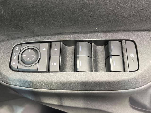 ヤリスクロス Ｇ　バックカメラ　セーフティセンス　レーダークルーズ　禁煙車　ドラレコ　コーナーセンサー　純正８インチディスプレイオーディオ　スマートキー　ＥＴＣ　オートハイビーム　車線逸脱警報　オートライト（42枚目）