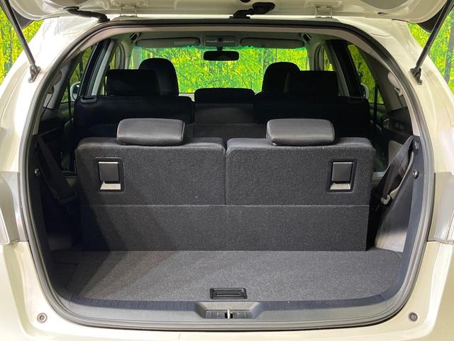 マークＸジオ エアリアル　純正ＳＤナビ　バックカメラ　禁煙車　スマートキー　ＨＩＤヘッド　ＥＴＣ　純正１８インチアルミ　オートライト　デュアルオートエアコン　ＣＤ再生　ＤＶＤ再生　フルセグ　電動格納ミラー　アームレスト（11枚目）