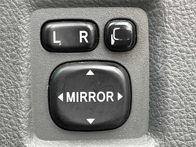 マークＸジオ エアリアル　純正ＳＤナビ　バックカメラ　禁煙車　スマートキー　ＨＩＤヘッド　ＥＴＣ　純正１８インチアルミ　オートライト　デュアルオートエアコン　ＣＤ再生　ＤＶＤ再生　フルセグ　電動格納ミラー　アームレスト（42枚目）