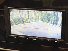 【バックカメラ】駐車時に後方がリアルタイム映像で確認できます。大型商業施設や立体駐車場での駐車時や、夜間のバック時に大活躍！運転スキルに関わらず、今や必須となった装備のひとつです！ 5