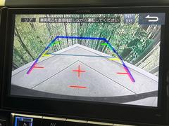 【バックカメラ】駐車時に後方がリアルタイム映像で確認できます。大型商業施設や立体駐車場での駐車時や、夜間のバック時に大活躍！運転スキルに関わらず、今や必須となった装備のひとつです！ 5