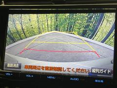 【バックカメラ】駐車時に後方がリアルタイム映像で確認できます。大型商業施設や立体駐車場での駐車時や、夜間のバック時に大活躍！運転スキルに関わらず、今や必須となった装備のひとつです！ 4