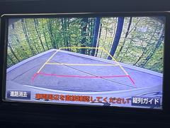 【バックカメラ】駐車時に後方がリアルタイム映像で確認できます。大型商業施設や立体駐車場での駐車時や、夜間のバック時に大活躍！運転スキルに関わらず、今や必須となった装備のひとつです！ 4