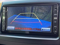 【バックカメラ】駐車時に後方がリアルタイム映像で確認できます。大型商業施設や立体駐車場での駐車時や、夜間のバック時に大活躍！運転スキルに関わらず、今や必須となった装備のひとつです！ 4