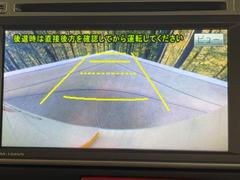 【バックカメラ】駐車時に後方がリアルタイム映像で確認できます。大型商業施設や立体駐車場での駐車時や、夜間のバック時に大活躍！運転スキルに関わらず、今や必須となった装備のひとつです！ 5