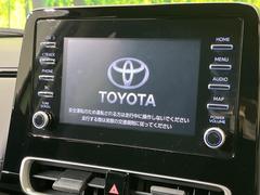 【純正ナビ】人気の純正ナビを装備しております。ナビの使いやすさはもちろん、オーディオ機能も充実！キャンプや旅行はもちろん、通勤や買い物など普段のドライブも楽しくなるはず♪ 3