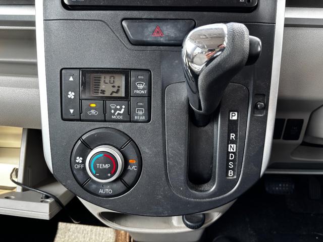 タント 　車検２年　片側電動スライドドア　衝突被害軽減ブレーキ　スマートキー　アイドリングストップ　横滑り防止機能　ダイハツ純正ナビ　電動格納ドアミラー　パワーウインドウ　ベンチシート（12枚目）