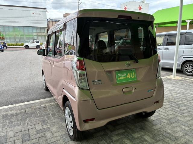 デイズルークス Ｘ　車検２年　片側電動スライドドア　アイドリングストップ　日産純正ナビゲーション　アラウンドビューモニター　電動格納ドアミラー　スマートキー　ベンチシート　パワーウインドウ　オートエアコン（10枚目）