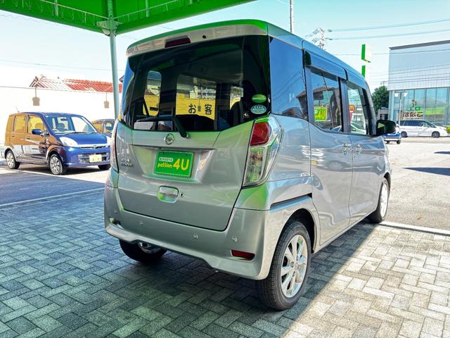 デイズルークス Ｘ　Ｖセレクション　車検８年１２月　両側電動スライドドア　衝突被害軽減ブレーキ　コーナーセンサー　スマートキー　アラウンドビューモニター　アイドリングストップ　横滑り防止機能　ベンチシート　オートエアコン（8枚目）