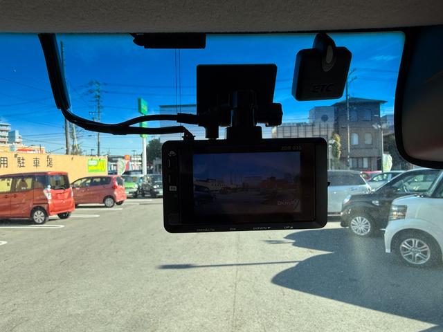 Ｎ－ＢＯＸカスタム ２トーンカラースタイル　Ｇ・ターボＬパッケージ　車検８年９月　両側電動スライドドア　シティブレーキシステム　アルミホイール　電動格納ドアミラー　クルーズコントロール　アイドリングストップ　Ｇａｔｈｅｒｓナビ　ＥＴＣ　ディスチャージヘッドライト（23枚目）