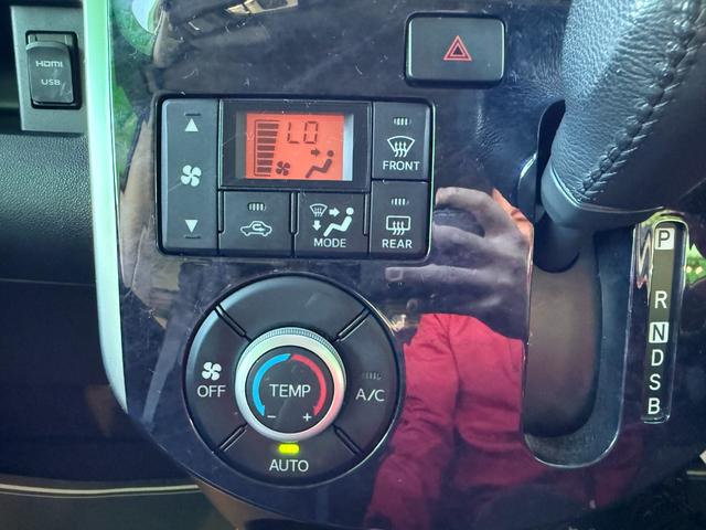 タント カスタムＲＳ　トップエディションＳＡＩＩＩ　車検８年１２月　両側電動スライドドア　衝突被害軽減ブレーキ　スマートキー　シートヒーター　アイドリングストップ　オートハイビーム　フルセグナビ　ＥＴＣ　電動格納ドアミラー　バックカメラ（13枚目）