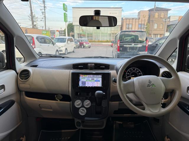 ｅＫワゴン Ｅ　車検２年　電動格納ドアミラー　パナソニックナビ　社外アルミホイール　ベンチシート　横滑り防止機能　シートヒーター　キーレスエントリー　パワーウインドウ　マニュアルエアコン　保証あり（12枚目）