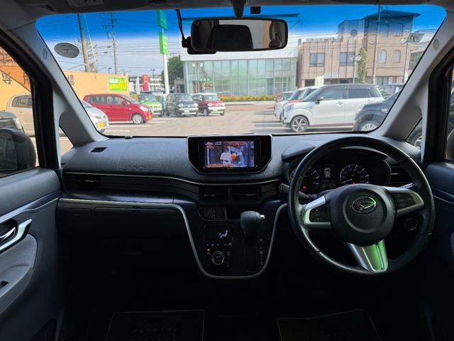 ムーヴ カスタム　ＲＳ　ハイパー　車検８年７月　アイドリングストップ　ケンウッドナビ　ＥＴＣ　純正アルミホイール　電動格納ドアミラー　スマートキー　オートエアコン　ディスチャージヘッドライト　パワーウインドウ　横滑り防止機能（12枚目）