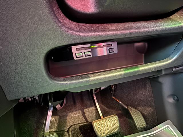 ムーヴ カスタム　ＲＳ　ハイパー　車検８年７月　アイドリングストップ　ケンウッドナビ　ＥＴＣ　純正アルミホイール　電動格納ドアミラー　スマートキー　オートエアコン　ディスチャージヘッドライト　パワーウインドウ　横滑り防止機能（17枚目）