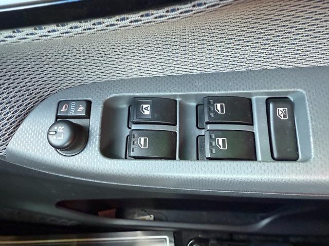 ムーヴ カスタム　ＲＳ　ハイパー　車検８年７月　アイドリングストップ　ケンウッドナビ　ＥＴＣ　純正アルミホイール　電動格納ドアミラー　スマートキー　オートエアコン　ディスチャージヘッドライト　パワーウインドウ　横滑り防止機能（21枚目）