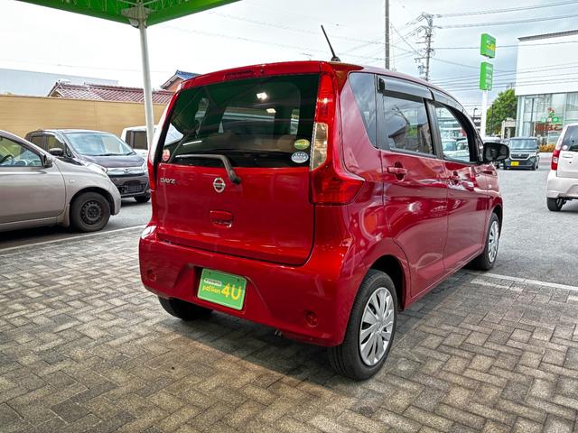 デイズ Ｊ　車検８年１２月　電動格納ドアミラー　キーレスエントリー　ＣＤオーディオ　ベンチシート　マニュアルエアコン　パワーウインドウ　光軸調整機能　運転席助手席エアバッグ　プライバシーガラス　保証あり（8枚目）