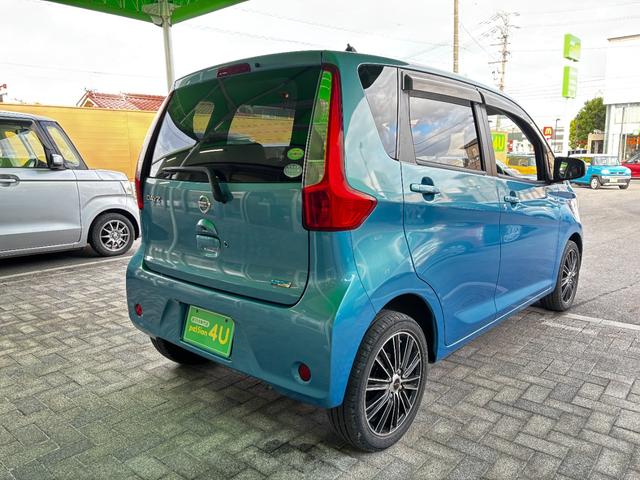 デイズ Ｘ　Ｖセレクション＋セーフティＩＩ　車検２年　衝突被害軽減ブレーキ　スマートキー　アイドリングストップ　電動格納ドアミラー　ベンチシート　社外アルミホイール　横滑り防止機能　アラウンドビューモニター　日産純正ナビゲーション（8枚目）