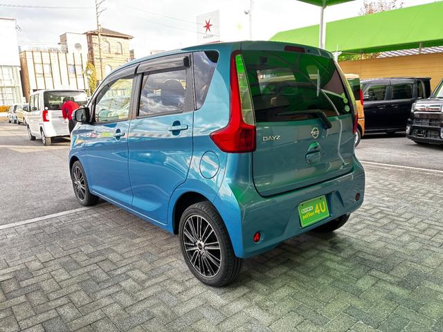 デイズ Ｘ　Ｖセレクション＋セーフティＩＩ　車検２年　衝突被害軽減ブレーキ　スマートキー　アイドリングストップ　電動格納ドアミラー　ベンチシート　社外アルミホイール　横滑り防止機能　アラウンドビューモニター　日産純正ナビゲーション（10枚目）