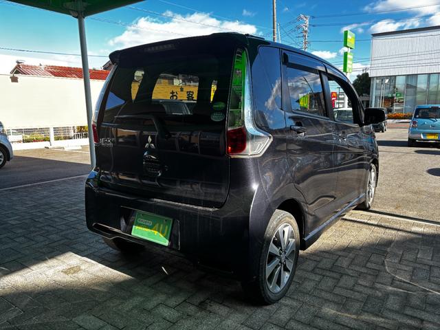 ｅＫカスタム Ｔ　車検８年１１月　電動格納ドアミラー　ＥＴＣ　スマートキー　純正アルミホイール　ベンチシート　フォグランプ　ディスチャージヘッドライト　オートエアコン　パワーウインドウ　プライバシーガラス　保証あり（8枚目）