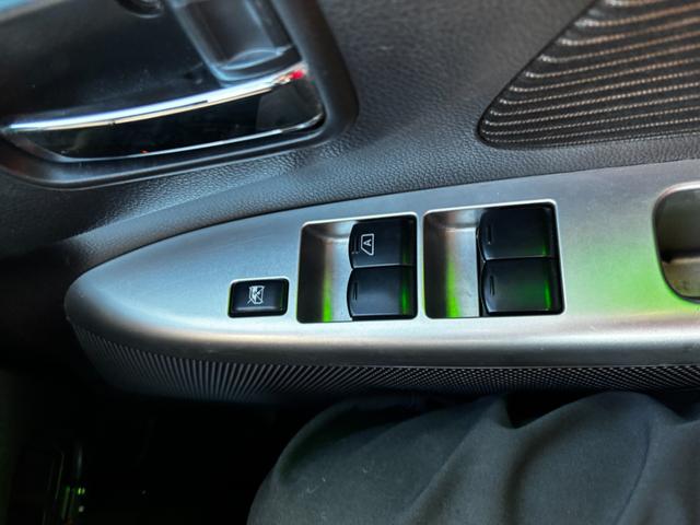 ｅＫカスタム Ｔ　車検８年１１月　電動格納ドアミラー　ＥＴＣ　スマートキー　純正アルミホイール　ベンチシート　フォグランプ　ディスチャージヘッドライト　オートエアコン　パワーウインドウ　プライバシーガラス　保証あり（20枚目）