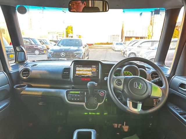 Ｎ－ＢＯＸ Ｇ　ＳＳパッケージ　車検８年８月　両側電動スライドドア　アイドリングストップ　電動格納ドアミラー　ベンチシート　スマートキー　社外アルミホイール　Ｇａｔｈｅｒｓナビ　横滑り防止機能　パワーウインドウ　オートエアコン（12枚目）