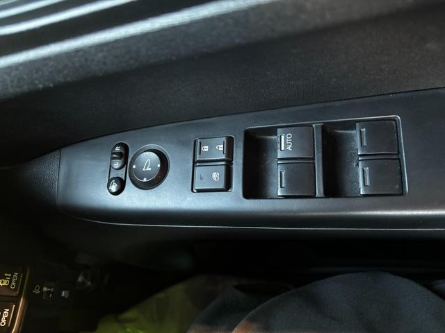 Ｎ－ＢＯＸ Ｇ　ＳＳパッケージ　車検８年８月　両側電動スライドドア　アイドリングストップ　電動格納ドアミラー　ベンチシート　スマートキー　社外アルミホイール　Ｇａｔｈｅｒｓナビ　横滑り防止機能　パワーウインドウ　オートエアコン（20枚目）