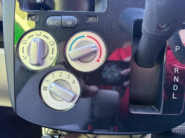 デイズ Ｊ　車検８年１２月　電動格納ドアミラー　ＥＴＣ　横滑り防止機能　パナソニックナビ　キーレスエントリー　ベンチシート　マニュアルエアコン　パワーウインドウ　プライバシーガラス　軽自動車　保証あり（13枚目）