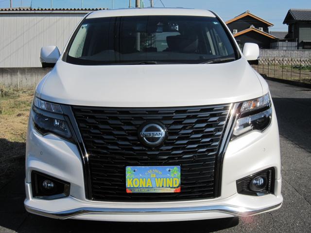 エルグランド ３５０ハイウェイスタープレミアムアーバンクロム　全ＯＰエマージェンシーブレーキ車線逸脱防止レーダークルーズ踏間違衝突防止Ｗサンルーフ純正ナビ後席ディスプレイ本革シート前後側方衝突防止アラウンドビュＭスマートミラーＣソナパワーバック両電ドア保温保冷庫（5枚目）